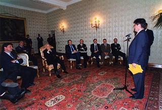Roberto De Martin, presidente generale del CAI, con alcuni esponenti delle Associazioni che hanno preso parte all'iniziativa "Camminaitalia"