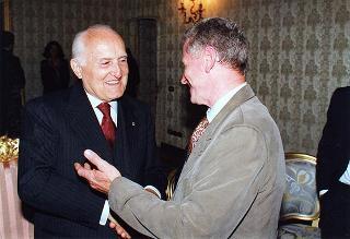 Roberto De Martin, presidente generale del CAI, con alcuni esponenti delle Associazioni che hanno preso parte all'iniziativa "Camminaitalia"