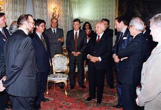 Roberto De Martin, presidente generale del CAI, con alcuni esponenti delle Associazioni che hanno preso parte all'iniziativa "Camminaitalia"