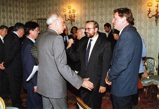 Roberto De Martin, presidente generale del CAI, con alcuni esponenti delle Associazioni che hanno preso parte all'iniziativa "Camminaitalia"