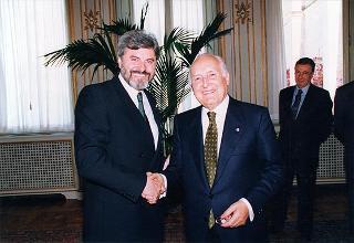 Andrea Bottaro, presidente del Collegio nazionale dei periti agrari, con gli esponenti del sodalizio, in occasione del X Congresso nazionale del Collegio professionale