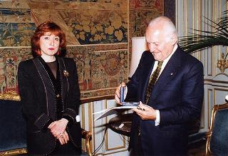 Sig.ra Noelle Lenoir, presidente del Gruppo dei Consiglieri per l'etica della biotecnologia presso la Commissione Europea, con i componenti l'organismo internazionale