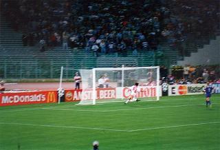 Roma, Stadio Olimpico: intervento del Presidente della Repubblica alla finale della Coppa dei Campioni di calcio Ajax-Juventus
