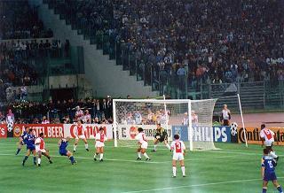 Roma, Stadio Olimpico: intervento del Presidente della Repubblica alla finale della Coppa dei Campioni di calcio Ajax-Juventus
