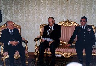 Avv. Furio Lauri, presidente ff. del Gruppo delle Medaglie d'oro al Valor Militare d'Italia, con i decorati viventi e i familiari dei decorati scomparsi