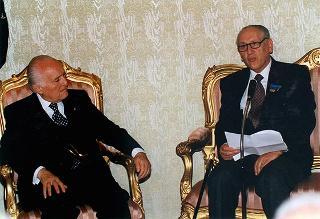 Avv. Furio Lauri, presidente ff. del Gruppo delle Medaglie d'oro al Valor Militare d'Italia, con i decorati viventi e i familiari dei decorati scomparsi