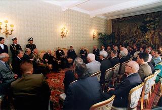 Avv. Furio Lauri, presidente ff. del Gruppo delle Medaglie d'oro al Valor Militare d'Italia, con i decorati viventi e i familiari dei decorati scomparsi