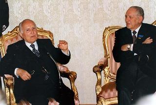 Avv. Furio Lauri, presidente ff. del Gruppo delle Medaglie d'oro al Valor Militare d'Italia, con i decorati viventi e i familiari dei decorati scomparsi