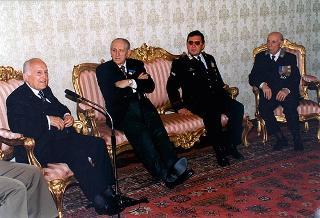 Avv. Furio Lauri, presidente ff. del Gruppo delle Medaglie d'oro al Valor Militare d'Italia, con i decorati viventi e i familiari dei decorati scomparsi