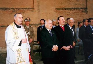Emilia Romagna: intervento del Presidente della Repubblica a Bologna, per il Raduno nazionale dell'Associazione paracadusti d'Italia e per il concomitante giuramento solenne degli allievi paracadutisti della Brigata Folgore, ed a Fontanelice per l'inaugurazione della Casa di recupero per giovani tossicodipendenti "Villa Traversa"