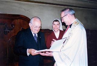 Emilia Romagna: intervento del Presidente della Repubblica a Bologna, per il Raduno nazionale dell'Associazione paracadusti d'Italia e per il concomitante giuramento solenne degli allievi paracadutisti della Brigata Folgore, ed a Fontanelice per l'inaugurazione della Casa di recupero per giovani tossicodipendenti "Villa Traversa"