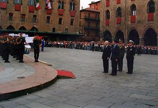 Emilia Romagna: intervento del Presidente della Repubblica a Bologna, per il Raduno nazionale dell'Associazione paracadusti d'Italia e per il concomitante giuramento solenne degli allievi paracadutisti della Brigata Folgore, ed a Fontanelice per l'inaugurazione della Casa di recupero per giovani tossicodipendenti "Villa Traversa"