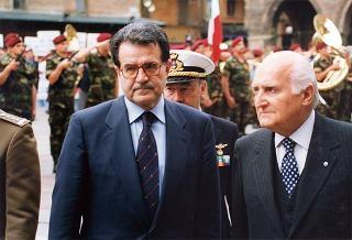 Emilia Romagna: intervento del Presidente della Repubblica a Bologna, per il Raduno nazionale dell'Associazione paracadusti d'Italia e per il concomitante giuramento solenne degli allievi paracadutisti della Brigata Folgore, ed a Fontanelice per l'inaugurazione della Casa di recupero per giovani tossicodipendenti "Villa Traversa"