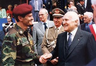 Emilia Romagna: intervento del Presidente della Repubblica a Bologna, per il Raduno nazionale dell'Associazione paracadusti d'Italia e per il concomitante giuramento solenne degli allievi paracadutisti della Brigata Folgore, ed a Fontanelice per l'inaugurazione della Casa di recupero per giovani tossicodipendenti "Villa Traversa"