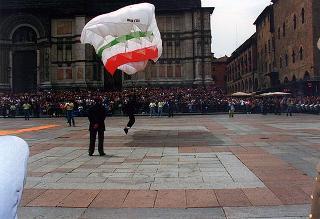 Emilia Romagna: intervento del Presidente della Repubblica a Bologna, per il Raduno nazionale dell'Associazione paracadusti d'Italia e per il concomitante giuramento solenne degli allievi paracadutisti della Brigata Folgore, ed a Fontanelice per l'inaugurazione della Casa di recupero per giovani tossicodipendenti "Villa Traversa"
