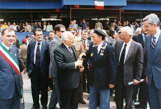 Emilia Romagna: intervento del Presidente della Repubblica a Bologna, per il Raduno nazionale dell'Associazione paracadusti d'Italia e per il concomitante giuramento solenne degli allievi paracadutisti della Brigata Folgore, ed a Fontanelice per l'inaugurazione della Casa di recupero per giovani tossicodipendenti "Villa Traversa"