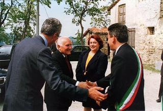 Emilia Romagna: intervento del Presidente della Repubblica a Bologna, per il Raduno nazionale dell'Associazione paracadusti d'Italia e per il concomitante giuramento solenne degli allievi paracadutisti della Brigata Folgore, ed a Fontanelice per l'inaugurazione della Casa di recupero per giovani tossicodipendenti "Villa Traversa"
