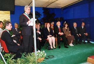 Emilia Romagna: intervento del Presidente della Repubblica a Bologna, per il Raduno nazionale dell'Associazione paracadusti d'Italia e per il concomitante giuramento solenne degli allievi paracadutisti della Brigata Folgore, ed a Fontanelice per l'inaugurazione della Casa di recupero per giovani tossicodipendenti "Villa Traversa"