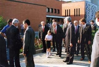 Emilia Romagna: intervento del Presidente della Repubblica a Bologna, per il Raduno nazionale dell'Associazione paracadusti d'Italia e per il concomitante giuramento solenne degli allievi paracadutisti della Brigata Folgore, ed a Fontanelice per l'inaugurazione della Casa di recupero per giovani tossicodipendenti "Villa Traversa"