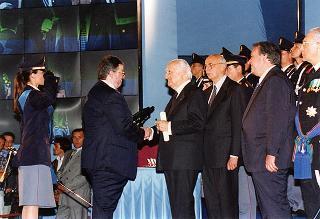 Roma: intervento del Presidente della Repubblica, in forma ufficiale, alla Festa della polizia 1996