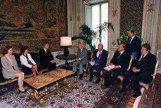Ake Malm, presidente dell'Associazione della stampa estera in Italia, con il Consiglio direttivo