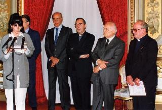 Padre Luigi Pierini, superiore generale dei Giuseppini del Murialdo, con padre Fedele Carbone, direttore dell'Oratorio "S. Paolo" ed una delegazione di ragazzi dell'Oratorio