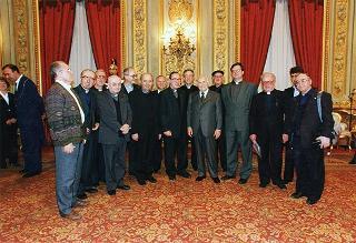 Padre Luigi Pierini, superiore generale dei Giuseppini del Murialdo, con padre Fedele Carbone, direttore dell'Oratorio "S. Paolo" ed una delegazione di ragazzi dell'Oratorio