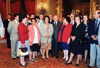 Padre Luigi Pierini, superiore generale dei Giuseppini del Murialdo, con padre Fedele Carbone, direttore dell'Oratorio "S. Paolo" ed una delegazione di ragazzi dell'Oratorio