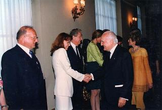 Ricevimento offerto dal Presidente della Repubblica alla rappresentanze diplomatiche estere per il 50° anniversario della Fondazione della Repubblica - Palazzo del Quirinale - Salone dei Corazzieri