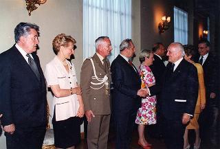 Ricevimento offerto dal Presidente della Repubblica alla rappresentanze diplomatiche estere per il 50° anniversario della Fondazione della Repubblica - Palazzo del Quirinale - Salone dei Corazzieri