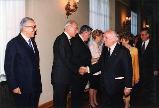 Ricevimento offerto dal Presidente della Repubblica alla rappresentanze diplomatiche estere per il 50° anniversario della Fondazione della Repubblica - Palazzo del Quirinale - Salone dei Corazzieri