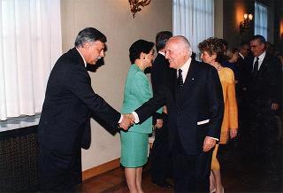 Ricevimento offerto dal Presidente della Repubblica alla rappresentanze diplomatiche estere per il 50° anniversario della Fondazione della Repubblica - Palazzo del Quirinale - Salone dei Corazzieri
