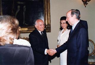 Ricevimento offerto dal Presidente della Repubblica alla rappresentanze diplomatiche estere per il 50° anniversario della Fondazione della Repubblica - Palazzo del Quirinale - Salone dei Corazzieri