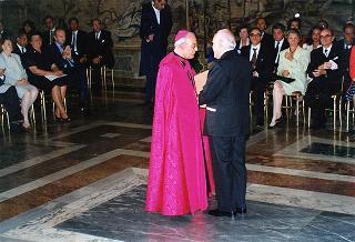 Ricevimento offerto dal Presidente della Repubblica alla rappresentanze diplomatiche estere per il 50° anniversario della Fondazione della Repubblica - Palazzo del Quirinale - Salone dei Corazzieri