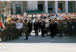 Roma, Palazzo Montecitorio: intervento del Presidente della Repubblica alla cerimonia per la celebrazione del 50° anniversario della Fondazione della Repubblica (esterno)