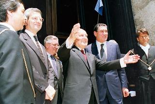 Roma, Palazzo Montecitorio: intervento del Presidente della Repubblica alla cerimonia per la celebrazione del 50° anniversario della Fondazione della Repubblica (esterno)