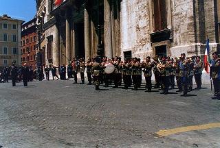 Roma, Palazzo Montecitorio: intervento del Presidente della Repubblica alla cerimonia per la celebrazione del 50° anniversario della Fondazione della Repubblica (esterno)