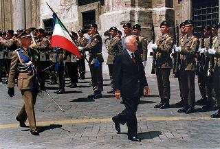 Roma, Palazzo Montecitorio: intervento del Presidente della Repubblica alla cerimonia per la celebrazione del 50° anniversario della Fondazione della Repubblica (esterno)