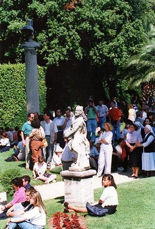 Apertura al pubblico dei giardini del Quirinale, in occasione del 50° anniversario della Fondazione della Repubblica