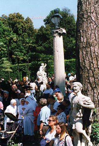 Apertura al pubblico dei giardini del Quirinale, in occasione del 50° anniversario della Fondazione della Repubblica