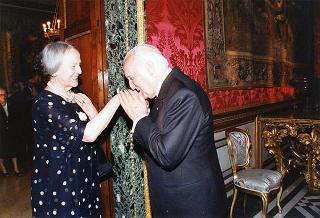 Incontro con i membri dell'Assemblea Costituente, in occasione del 50° anniversario della Fondazione della Repubblica - Sala Arazzi di Lilla