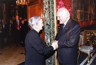 Incontro con i membri dell'Assemblea Costituente, in occasione del 50° anniversario della Fondazione della Repubblica - Sala Arazzi di Lilla