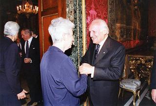 Incontro con i membri dell'Assemblea Costituente, in occasione del 50° anniversario della Fondazione della Repubblica - Sala Arazzi di Lilla