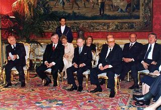 Incontro con i membri dell'Assemblea Costituente, in occasione del 50° anniversario della Fondazione della Repubblica - Sala Arazzi di Lilla
