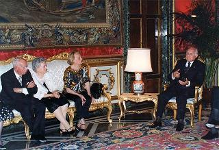 Incontro con i membri dell'Assemblea Costituente, in occasione del 50° anniversario della Fondazione della Repubblica - Sala Arazzi di Lilla