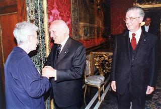 Incontro con i membri dell'Assemblea Costituente, in occasione del 50° anniversario della Fondazione della Repubblica - Sala Arazzi di Lilla