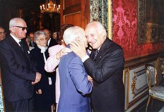 Incontro con i membri dell'Assemblea Costituente, in occasione del 50° anniversario della Fondazione della Repubblica - Sala Arazzi di Lilla