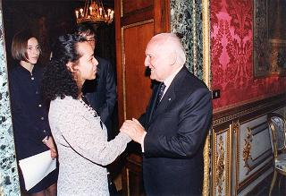 Incontro con i membri dell'Assemblea Costituente, in occasione del 50° anniversario della Fondazione della Repubblica - Sala Arazzi di Lilla