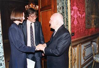 Incontro con i membri dell'Assemblea Costituente, in occasione del 50° anniversario della Fondazione della Repubblica - Sala Arazzi di Lilla