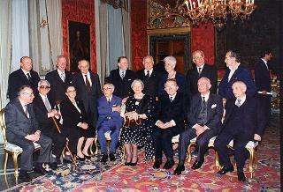 Incontro con i membri dell'Assemblea Costituente, in occasione del 50° anniversario della Fondazione della Repubblica - Sala Arazzi di Lilla